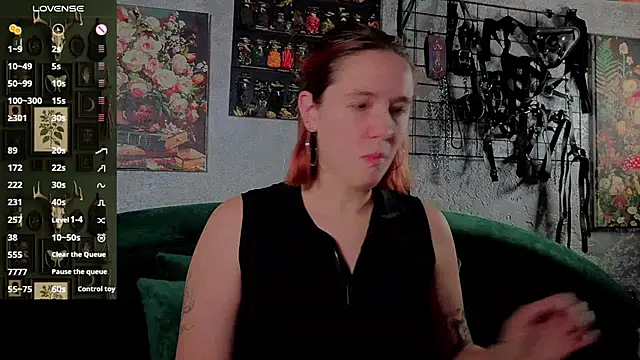 Snapshot of the_high_priestess chatting on 28, 11, 2025 the high priestess online show from 28, 11, 2025