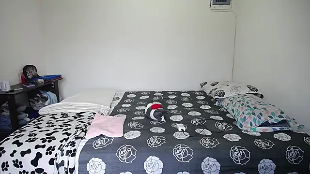 Candy Grey28 online show from 8, 11, 2025