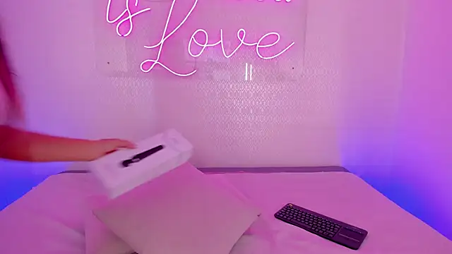 aleksandramiller  online show from 14, 4, 2026