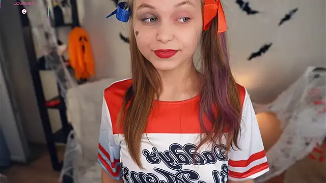 OdellaGillingham online show from 29, 10, 2025