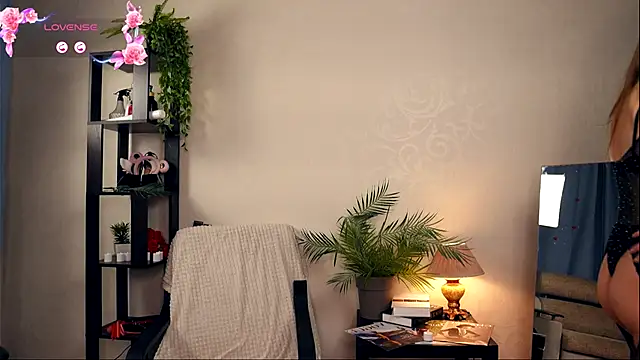 OdellaGillingham online show from 25, 11, 2025