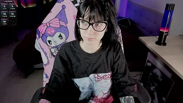 HazelTompson online show from 4, 3, 2026