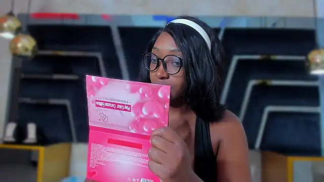Snapshot of YallianaBrooks chatting on 4, 6, 2026 YallianaBrooks online show from 4, 6, 2026