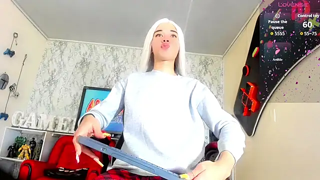 Madison Mujica online show from 25, 10, 2025