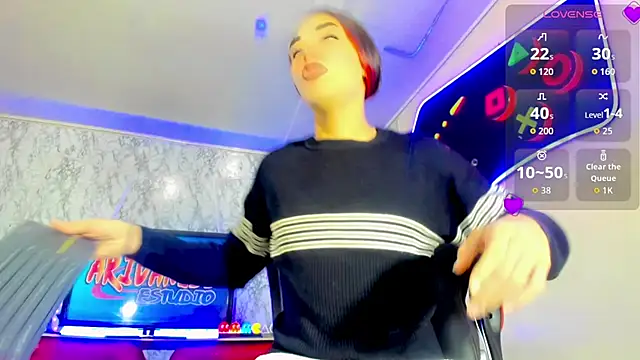 Madison Mujica online show from 10, 11, 2025