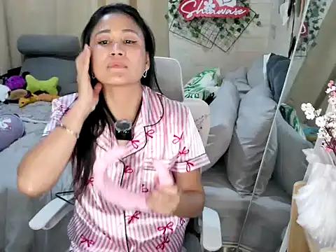 Snapshot of Shiawase1125 chatting on 1, 10, 2025 Shiawase1125 online show from 1, 10, 2025