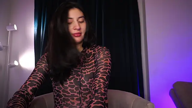 Auralea online show from 5, 12, 2025