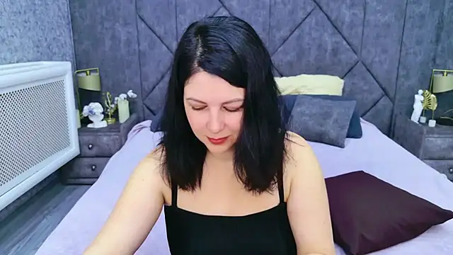 Nina Stane online show from 5, 11, 2025