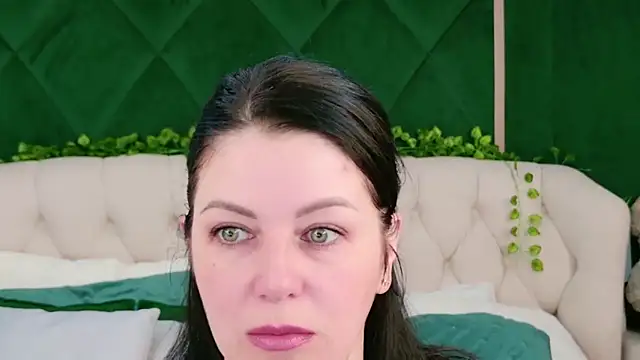 Nina Stane online show from 15, 10, 2025