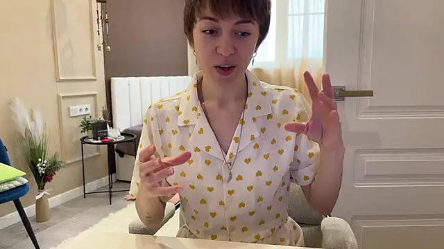 daniellia  online show from 2, 2, 2026