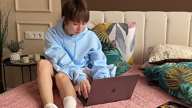 daniellia  online show from 28, 3, 2026