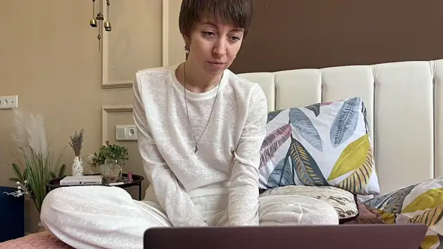 daniellia  online show from 28, 2, 2026