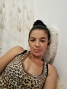 Snapshot of alinaalinutzq chatting on 23, 9, 2025 alinaalinutzq online show from 23, 9, 2025