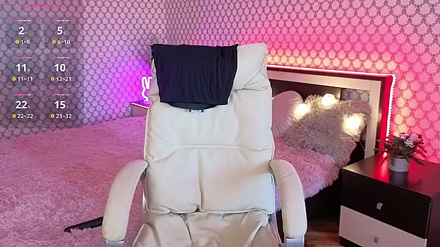 EmmySkyy online show from 25, 9, 2025