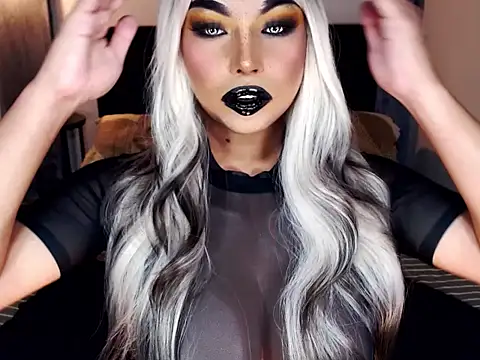 xTrixieMae online show from 12, 4, 2026