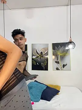 Violet Dream2 online show from 5, 4, 2026