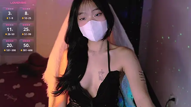Snapshot of Phuong_Bee chatting on 10, 9, 2025 Phuong Bee online show from 10, 9, 2025