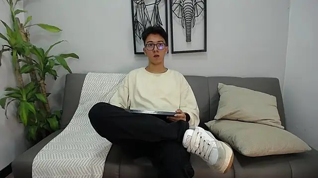 AustinReeds online show from 28, 9, 2025