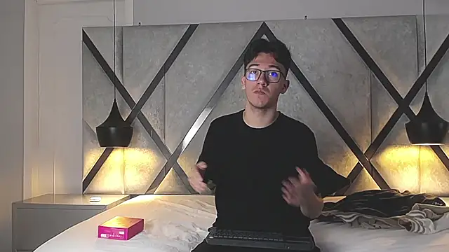 AustinReeds online show from 24, 9, 2025