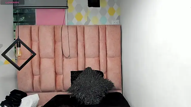 Kiara Cruz   online show from 11, 10, 2025