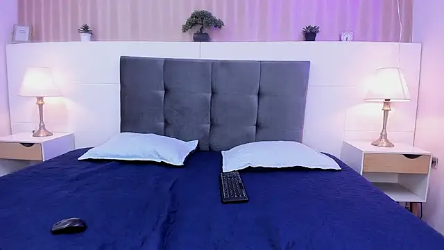 Couple h0t  online show from 13, 9, 2025