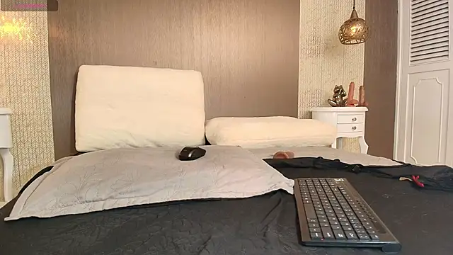 Tiifany Baker online show from 30, 11, 2025