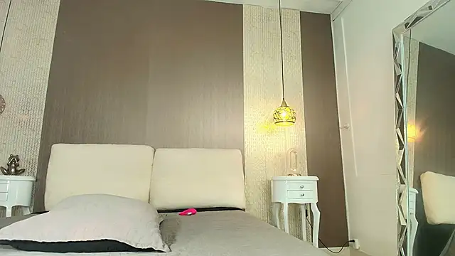 Tiifany Baker online show from 7, 2, 2026