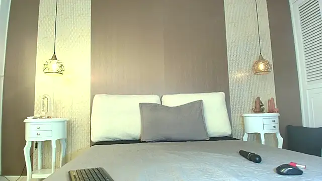 Tiifany Baker online show from 14, 10, 2025