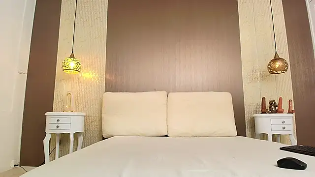 Tiifany Baker online show from 25, 11, 2025