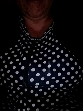 Snapshot of Uzhili chatting on 28, 10, 2025 Uzhili online show from 28, 10, 2025