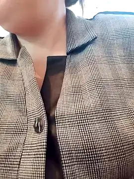 Snapshot of Uzhili chatting on 29, 10, 2025 Uzhili online show from 29, 10, 2025