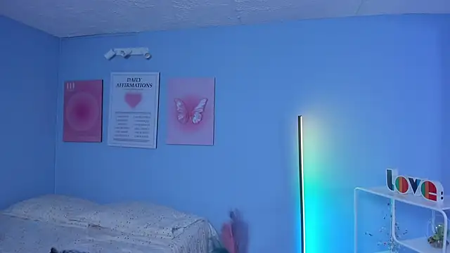 Bella  Lane online show from 4, 12, 2025