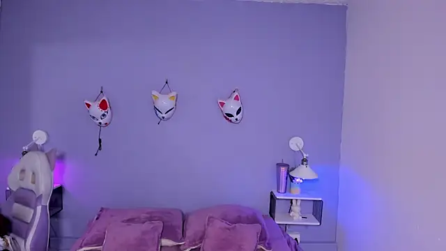 Zoe Lynch  online show from 13, 11, 2025