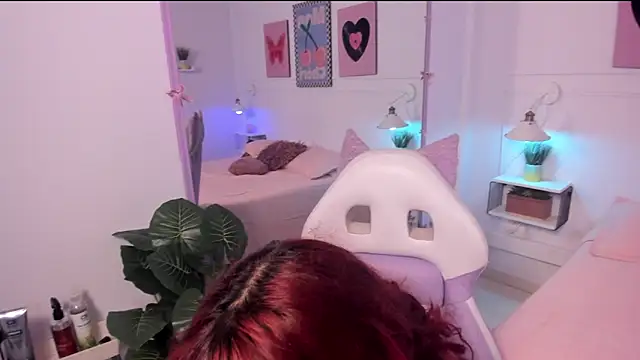 Zoe Lynch  online show from 24, 11, 2025