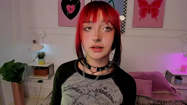 Snapshot of Zoe_Lynch_ chatting on 5, 5, 2026 Zoe Lynch online show from 5, 5, 2026