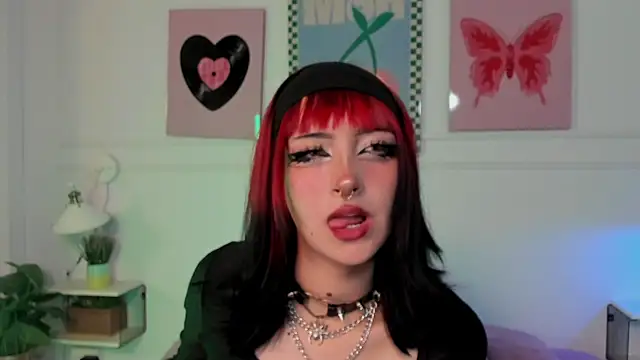 Zoe Lynch  online show from 16, 4, 2026