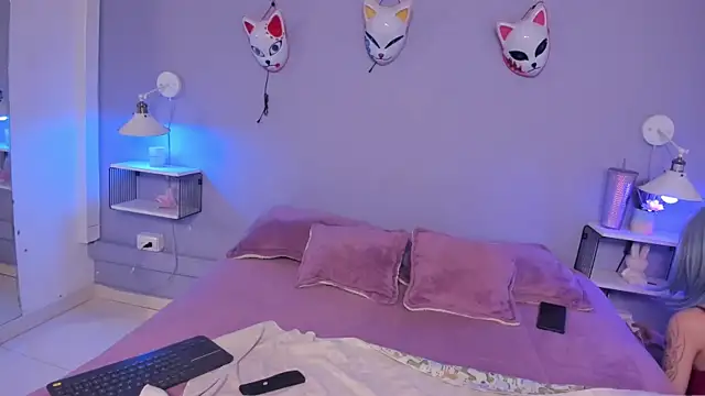 Zoe Lynch  online show from 14, 11, 2025