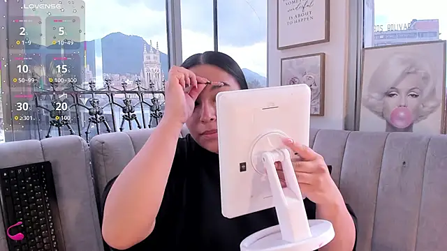 Snapshot of Zoey_thompson chatting on 15, 10, 2025 Zoey thompson online show from 15, 10, 2025