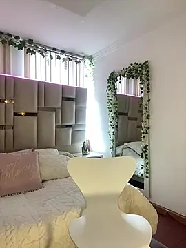 Zoey thompson online show from 14, 1, 2026