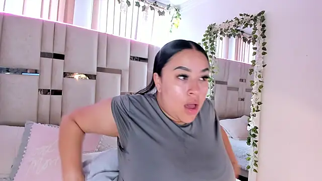 Snapshot of Zoey_thompson chatting on 26, 10, 2025 Zoey thompson online show from 26, 10, 2025