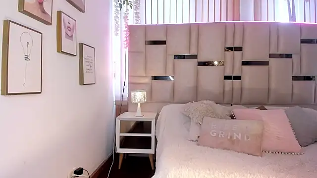 Zoey thompson online show from 24, 2, 2026