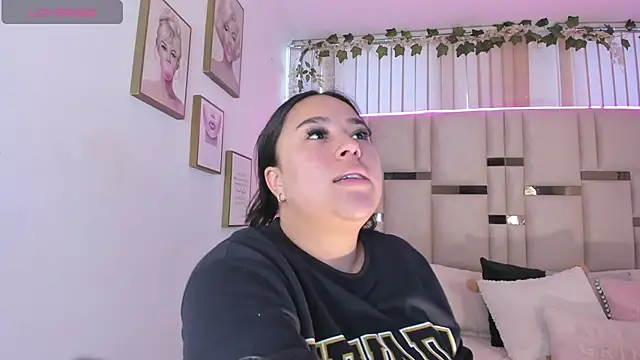 Snapshot of Zoey_thompson chatting on 20, 11, 2025 Zoey thompson online show from 20, 11, 2025