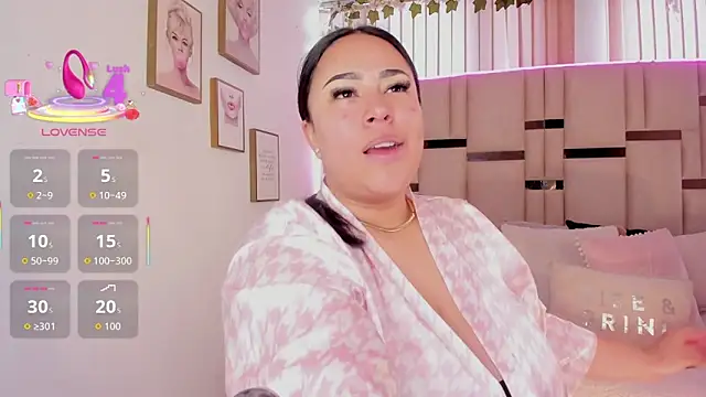 Snapshot of Zoey_thompson chatting on 1, 12, 2025 Zoey thompson online show from 1, 12, 2025