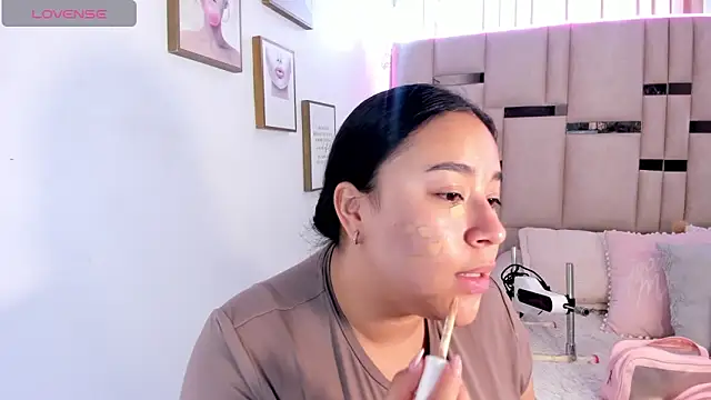 Snapshot of Zoey_thompson chatting on 18, 10, 2025 Zoey thompson online show from 18, 10, 2025