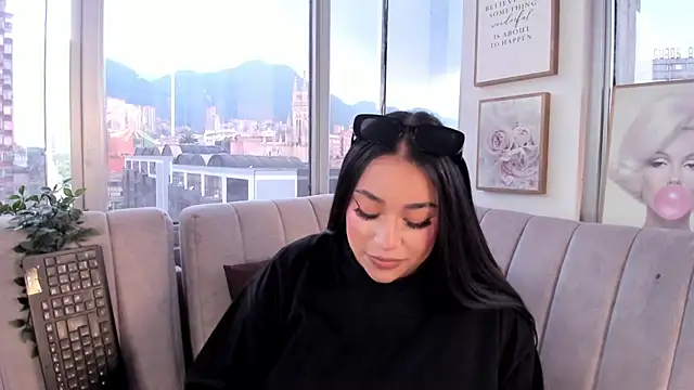 Snapshot of Zoey_thompson chatting on 10, 10, 2025 Zoey thompson online show from 10, 10, 2025