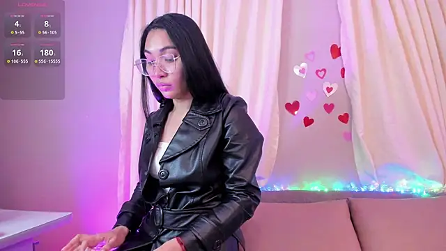 Snapshot of lucyy_liiuu chatting on 16, 10, 2025 lucyy liiuu online show from 16, 10, 2025