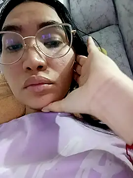 Snapshot of lucyy_liiuu chatting on 9, 10, 2025 lucyy liiuu online show from 9, 10, 2025