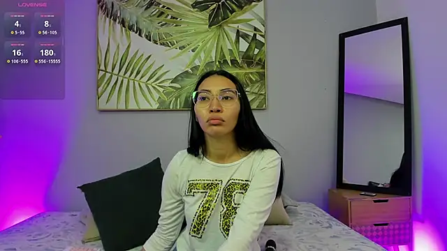 Snapshot of lucyy_liiuu chatting on 23, 10, 2025 lucyy liiuu online show from 23, 10, 2025