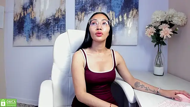 Snapshot of lucyy_liiuu chatting on 13, 11, 2025 lucyy liiuu online show from 13, 11, 2025