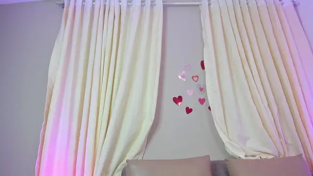 Snapshot of lucyy_liiuu chatting on 12, 10, 2025 lucyy liiuu online show from 12, 10, 2025